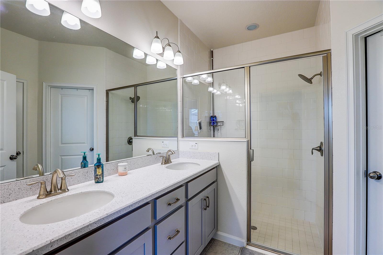 Image 38 of 54 For 1014 Night Song Street