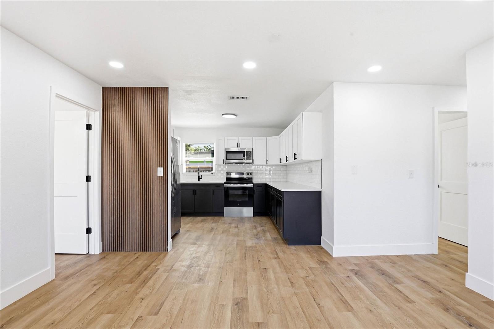 Image 13 of 45 For 13657 120th Lane