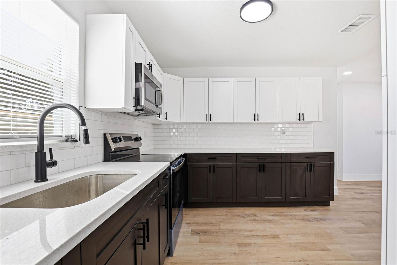 Image 19 of 45 For 13657 120th Lane