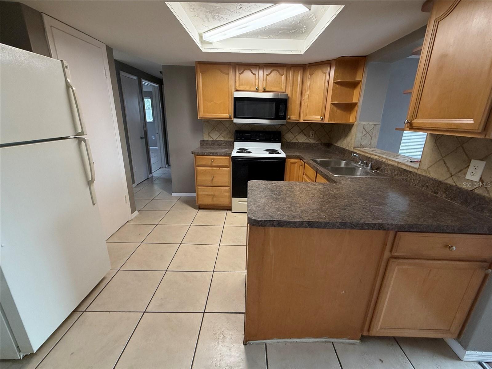 Image 4 of 10 For 10921 Oldham Road