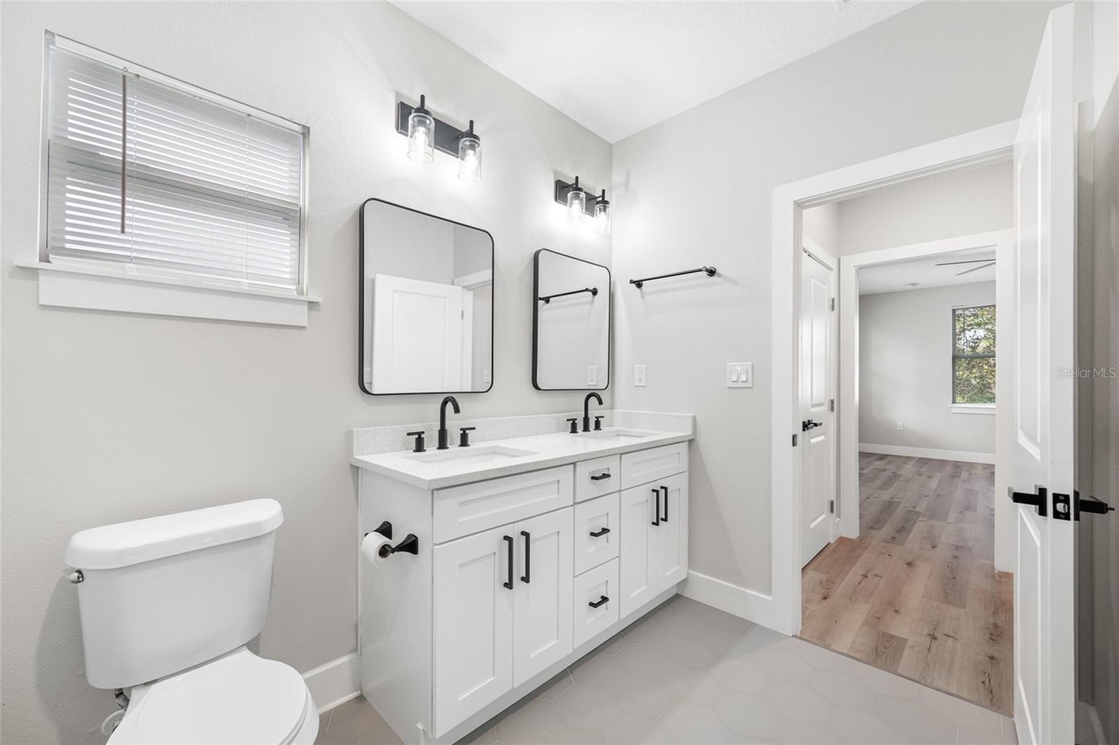 Image 17 of 48 For 2738 16th Avenue N