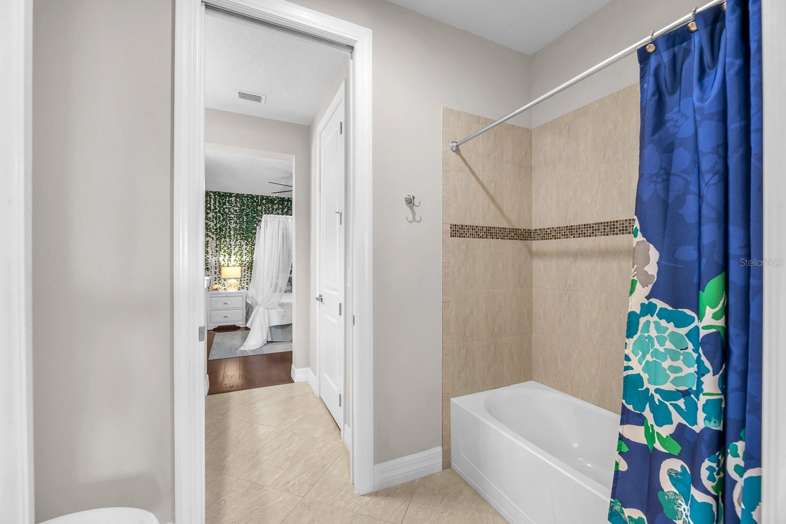 Image 39 of 59 For 10407 Tree Skylark Place