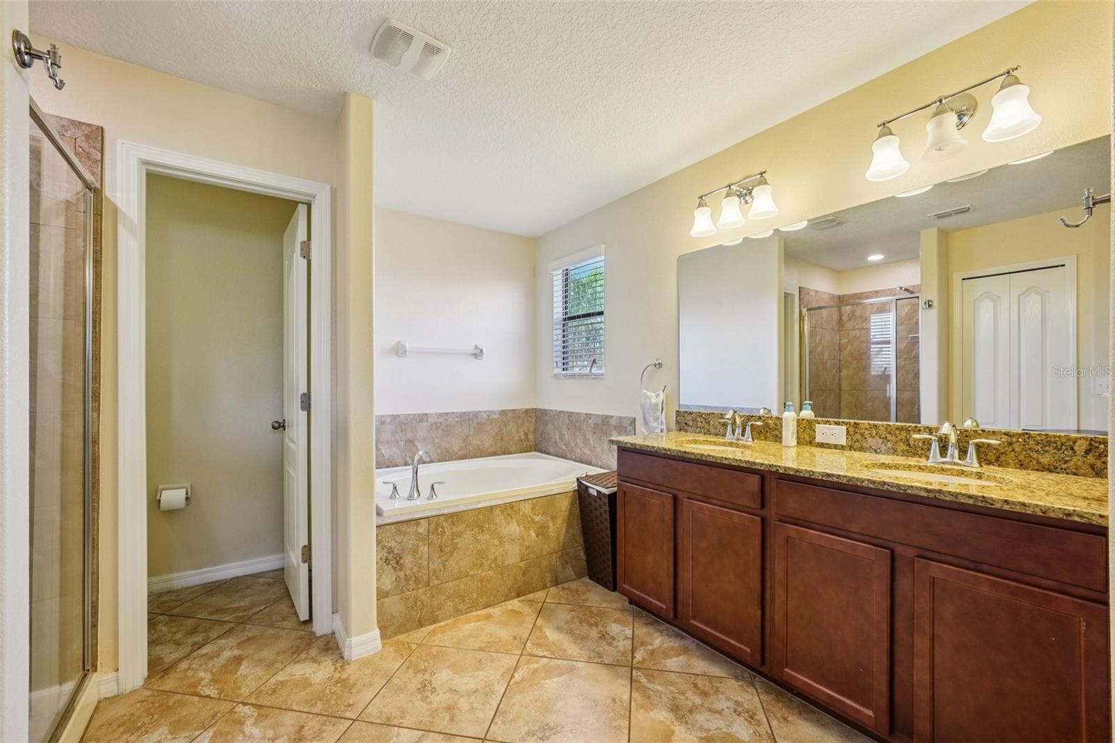 Image 16 of 42 For 10914 Whitecap Drive