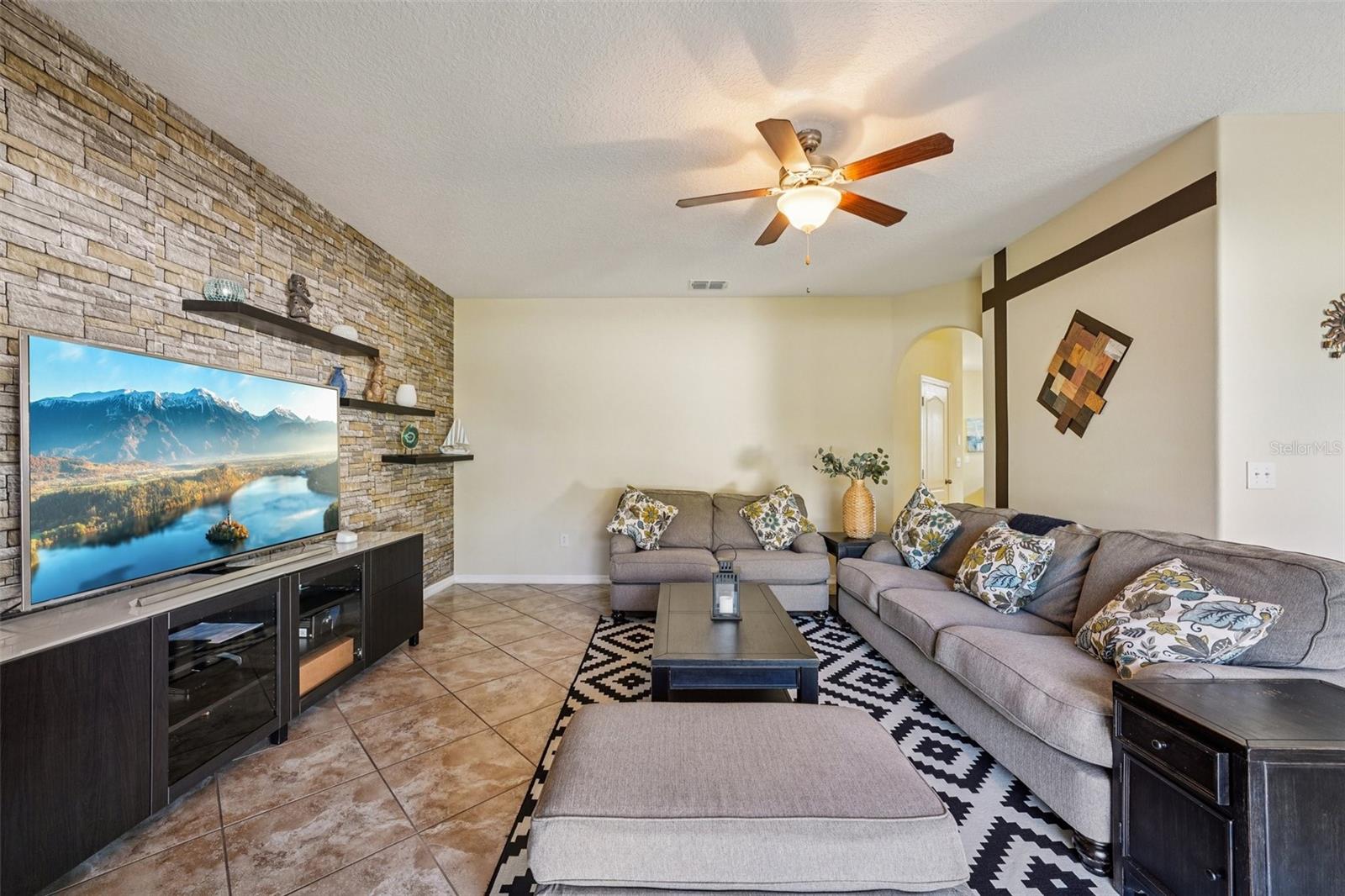 Image 4 of 42 For 10914 Whitecap Drive