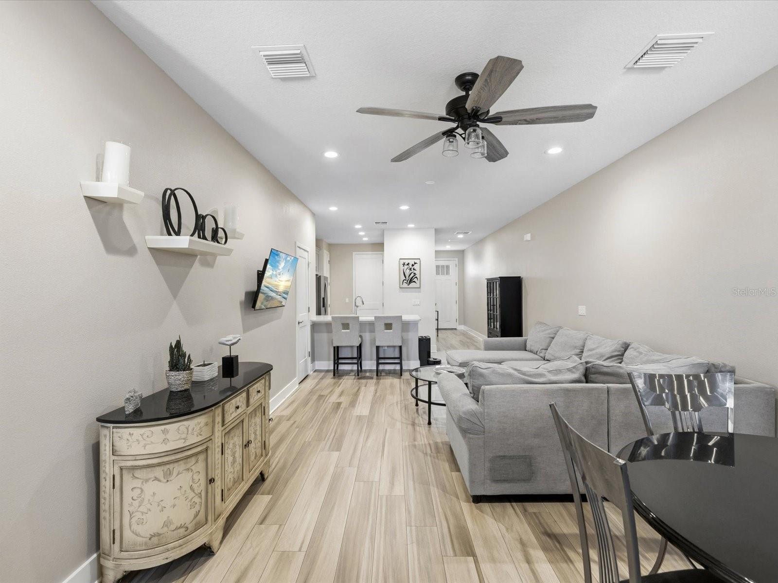 Image 11 of 82 For 418 Finn Way