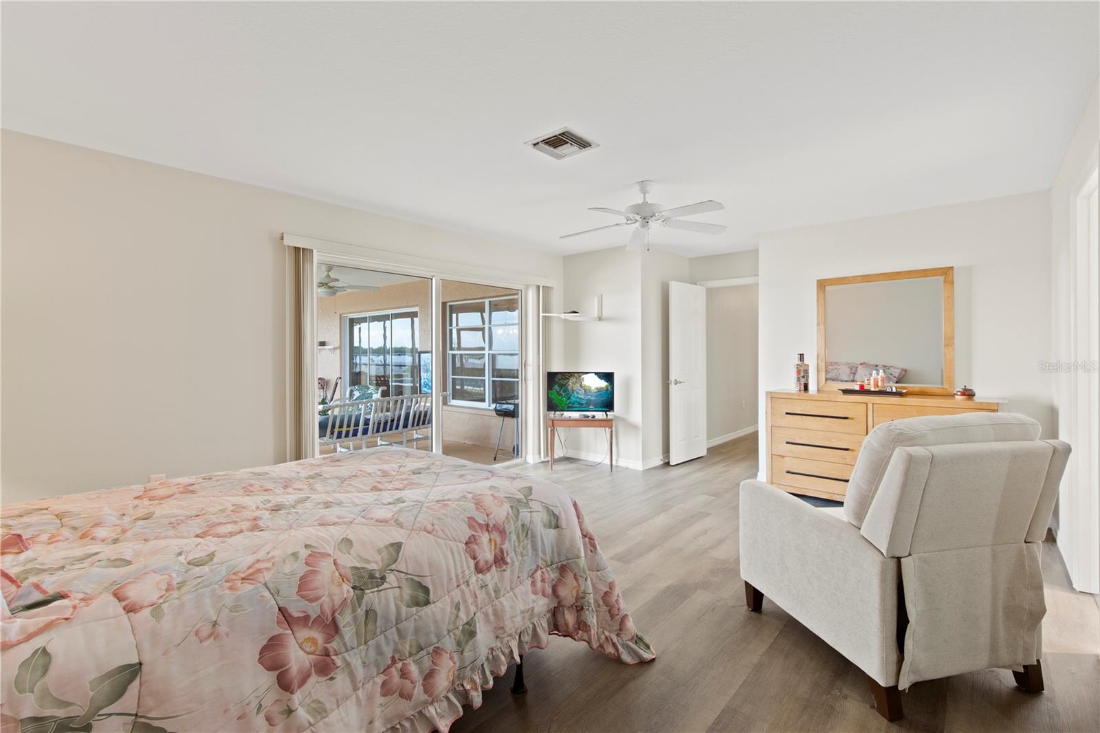 Image 28 of 69 For 4964 South Shore Drive