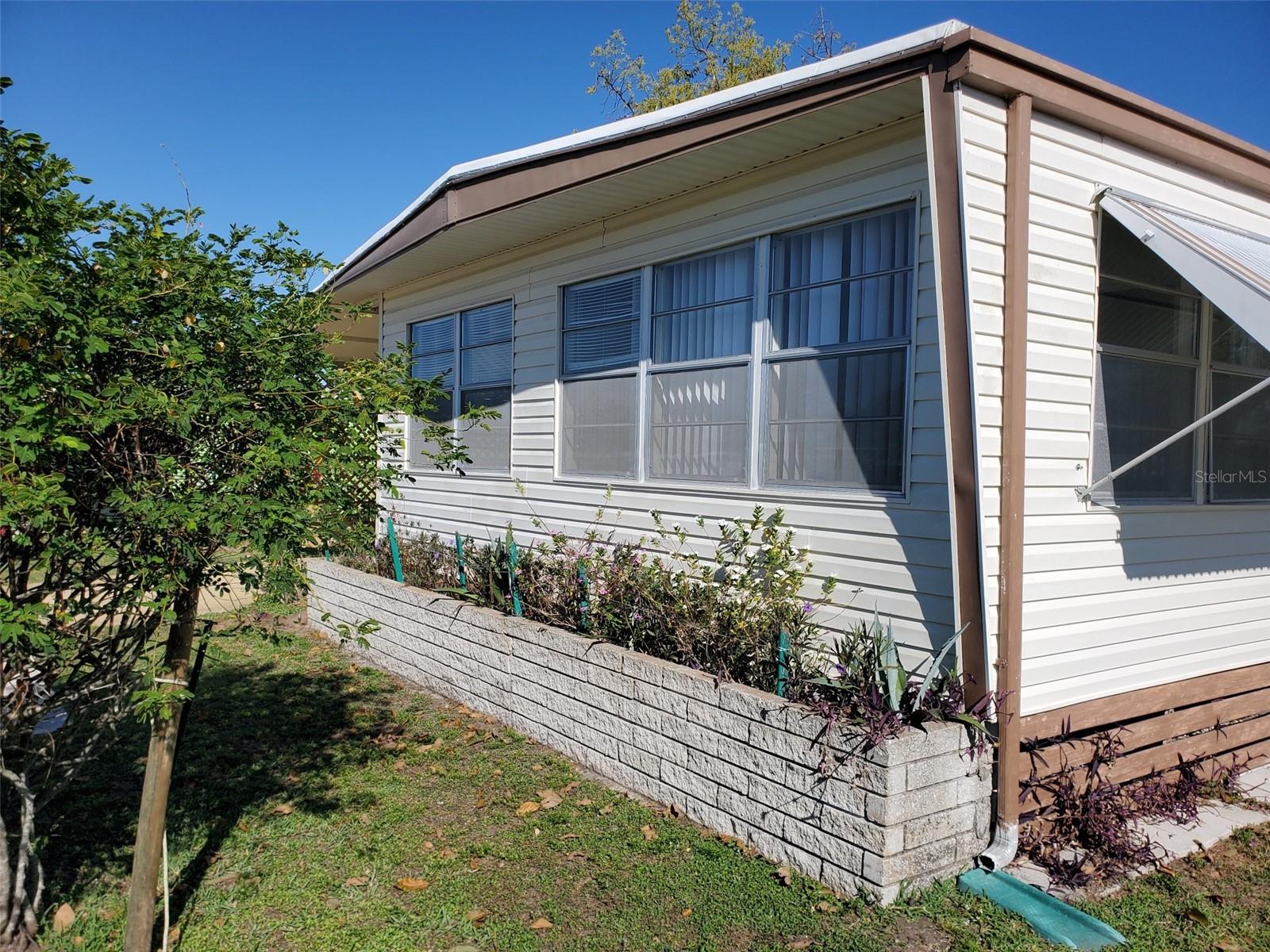 Listing photo id 0 for 39149 Flora Avenue