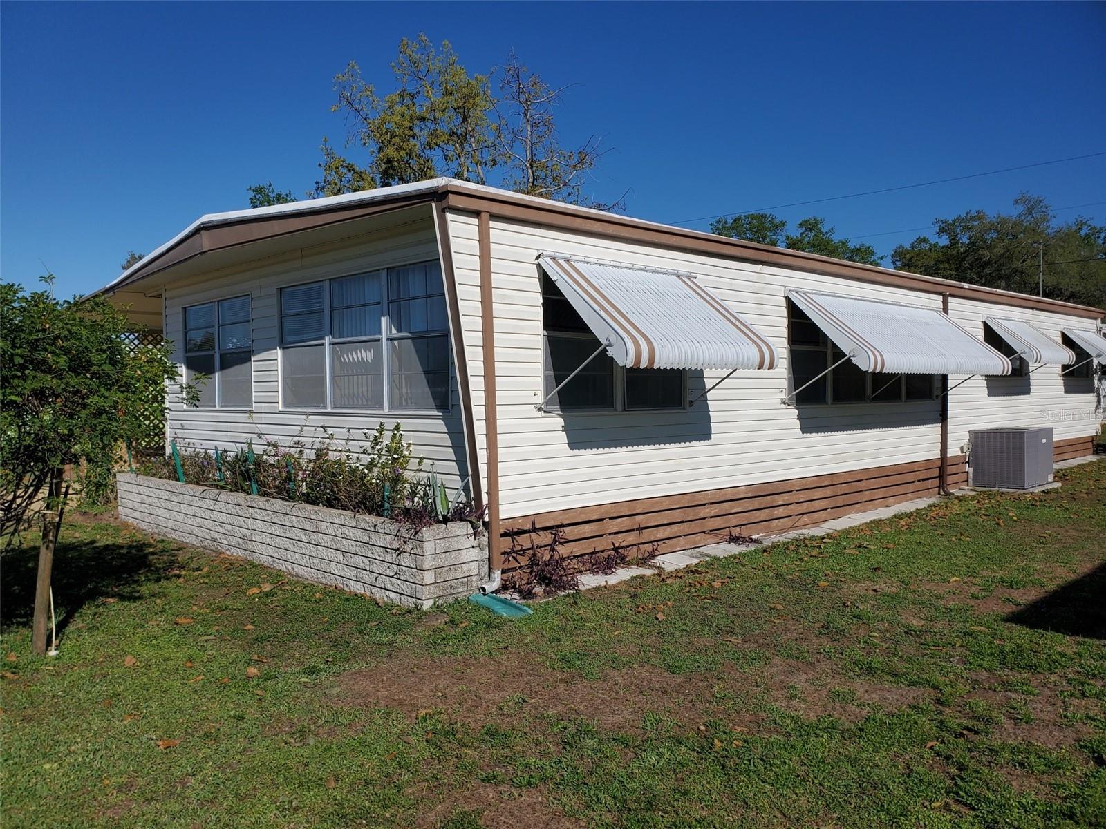 Listing photo id 1 for 39149 Flora Avenue