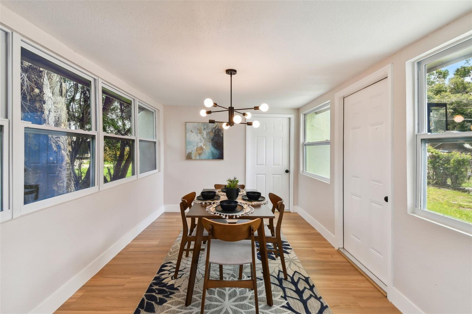 Listing photo id 8 for 1826 30th Street S