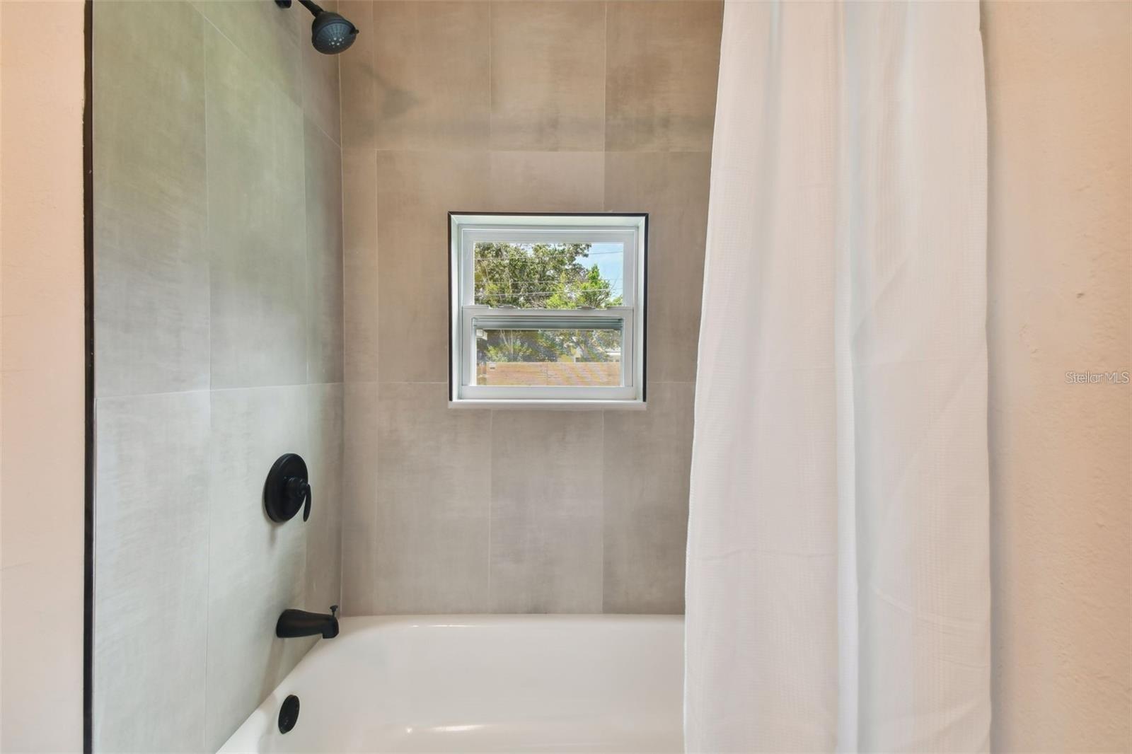 Listing photo id 11 for 1826 30th Street S