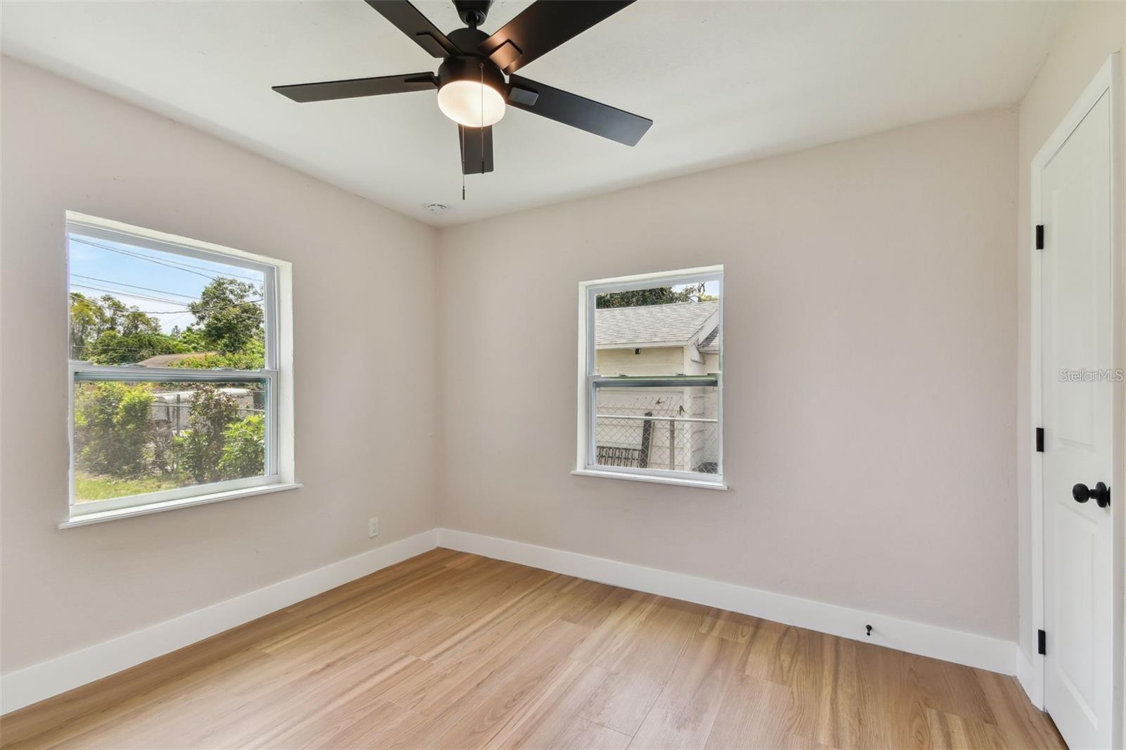 Listing photo id 13 for 1826 30th Street S