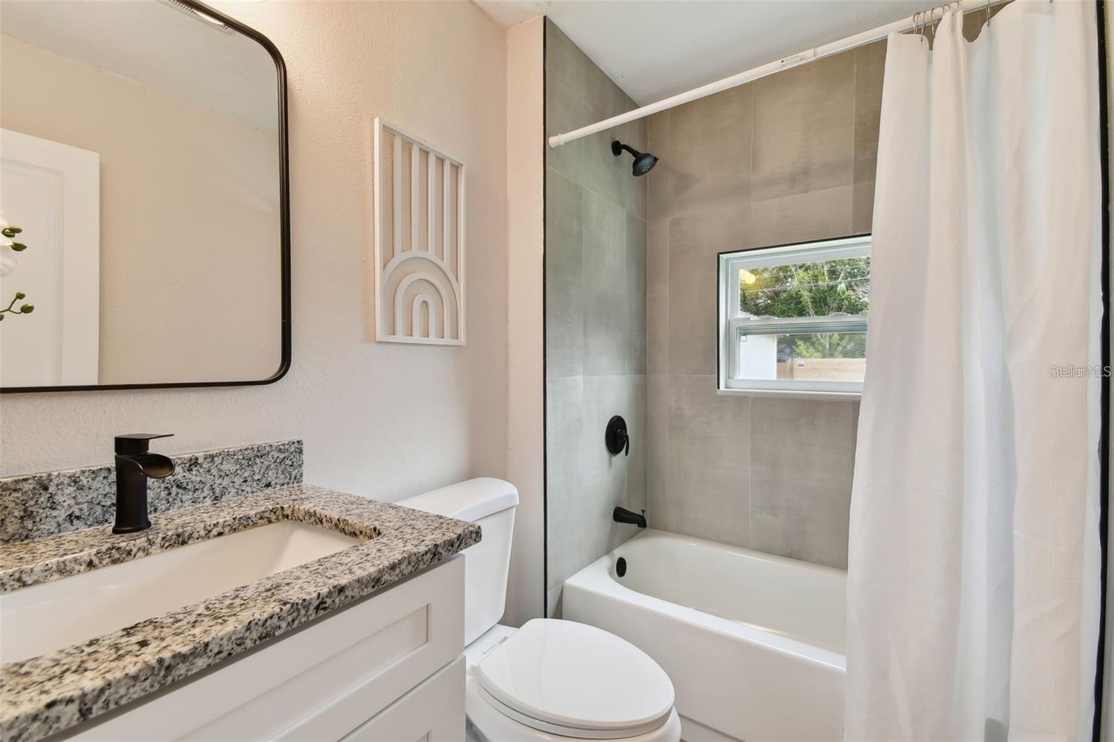 Listing photo id 14 for 1826 30th Street S