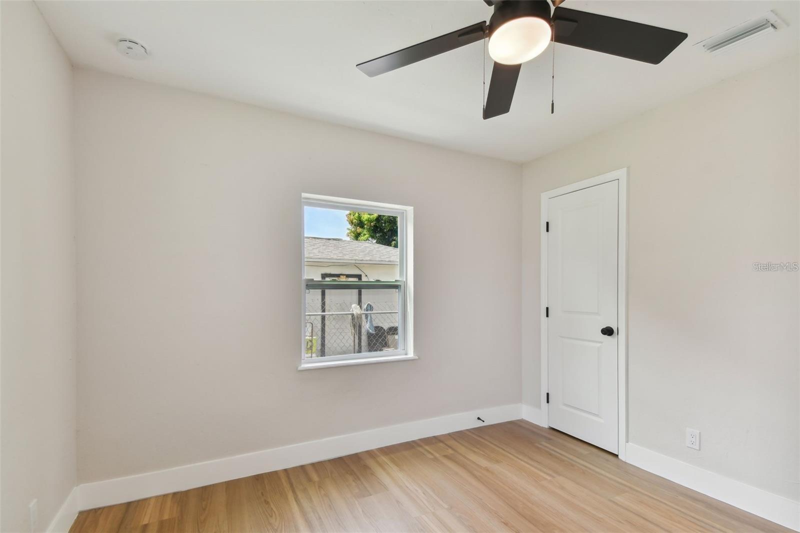 Listing photo id 15 for 1826 30th Street S