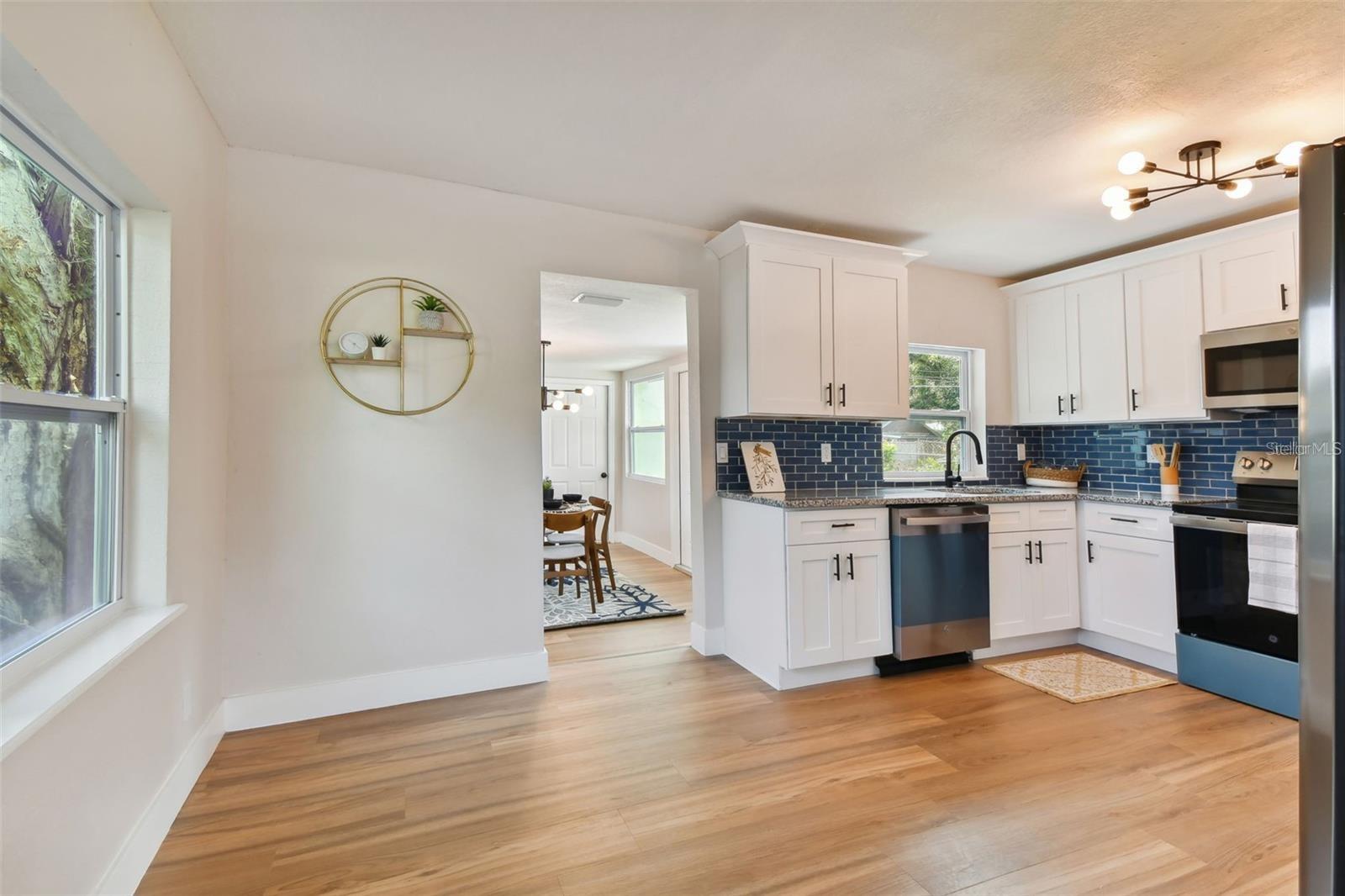 Listing photo id 4 for 1826 30th Street S