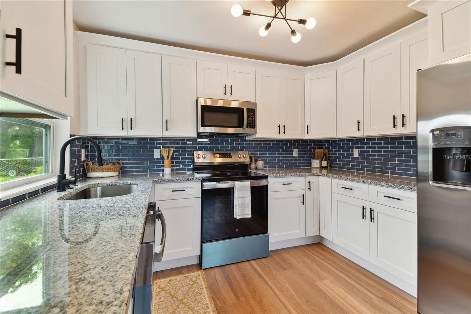 Listing photo id 5 for 1826 30th Street S