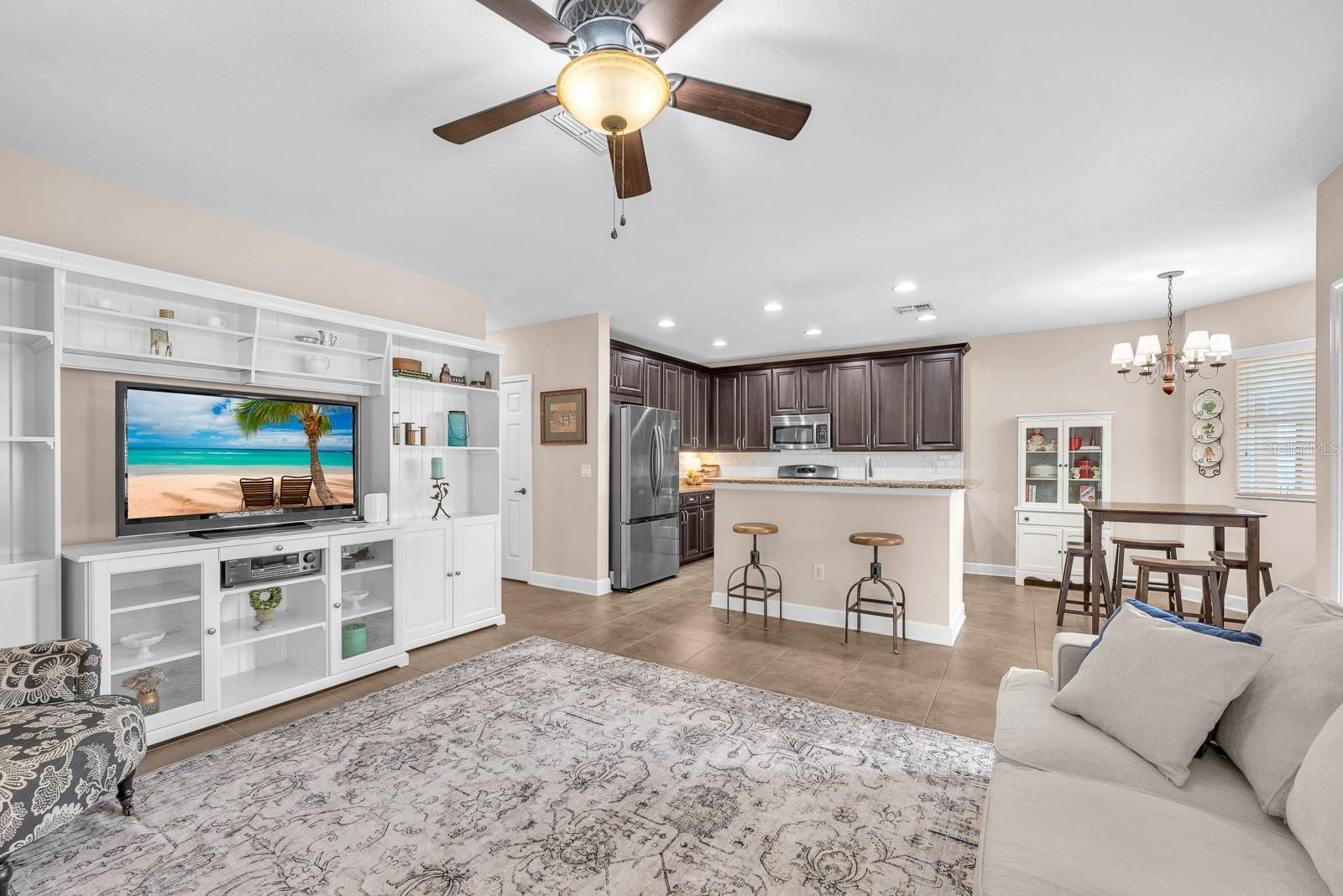 Listing photo id 13 for 5945 Beaconpark Street