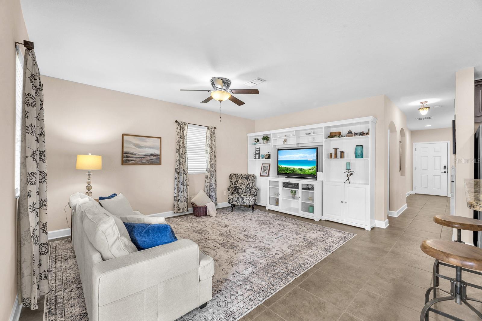 Listing photo id 14 for 5945 Beaconpark Street