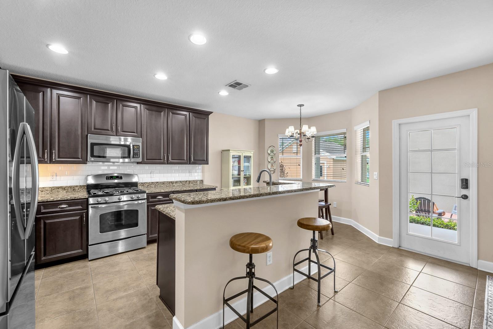 Listing photo id 16 for 5945 Beaconpark Street