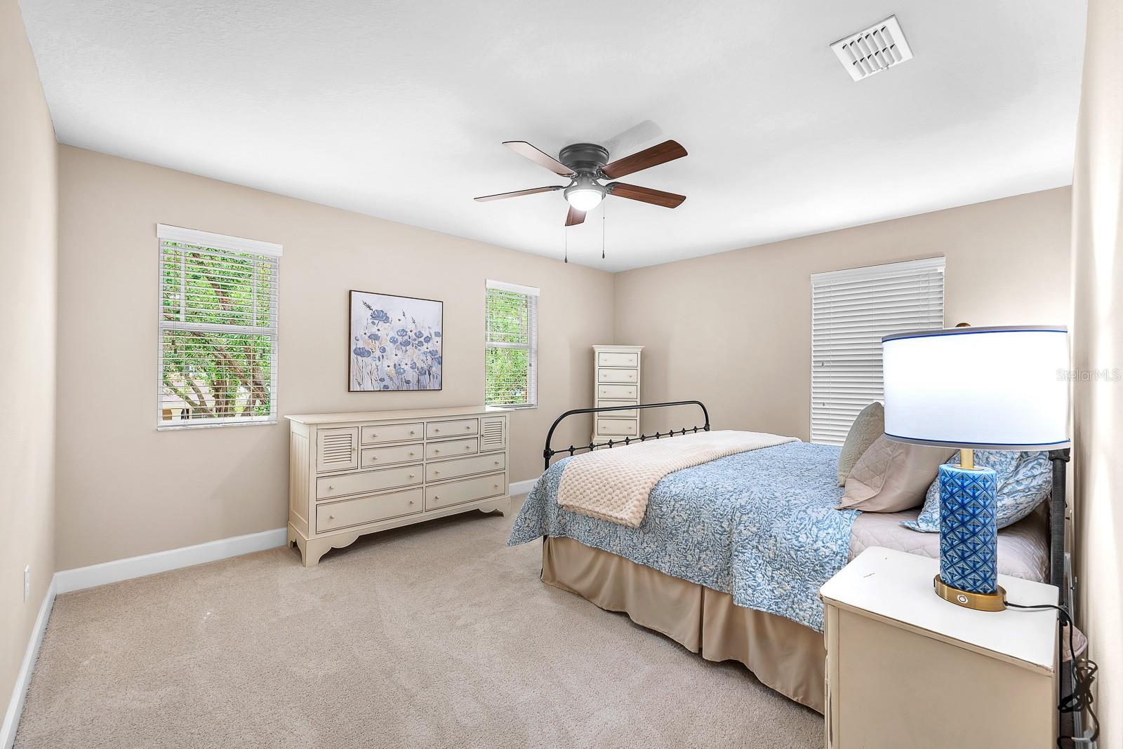 Listing photo id 18 for 5945 Beaconpark Street