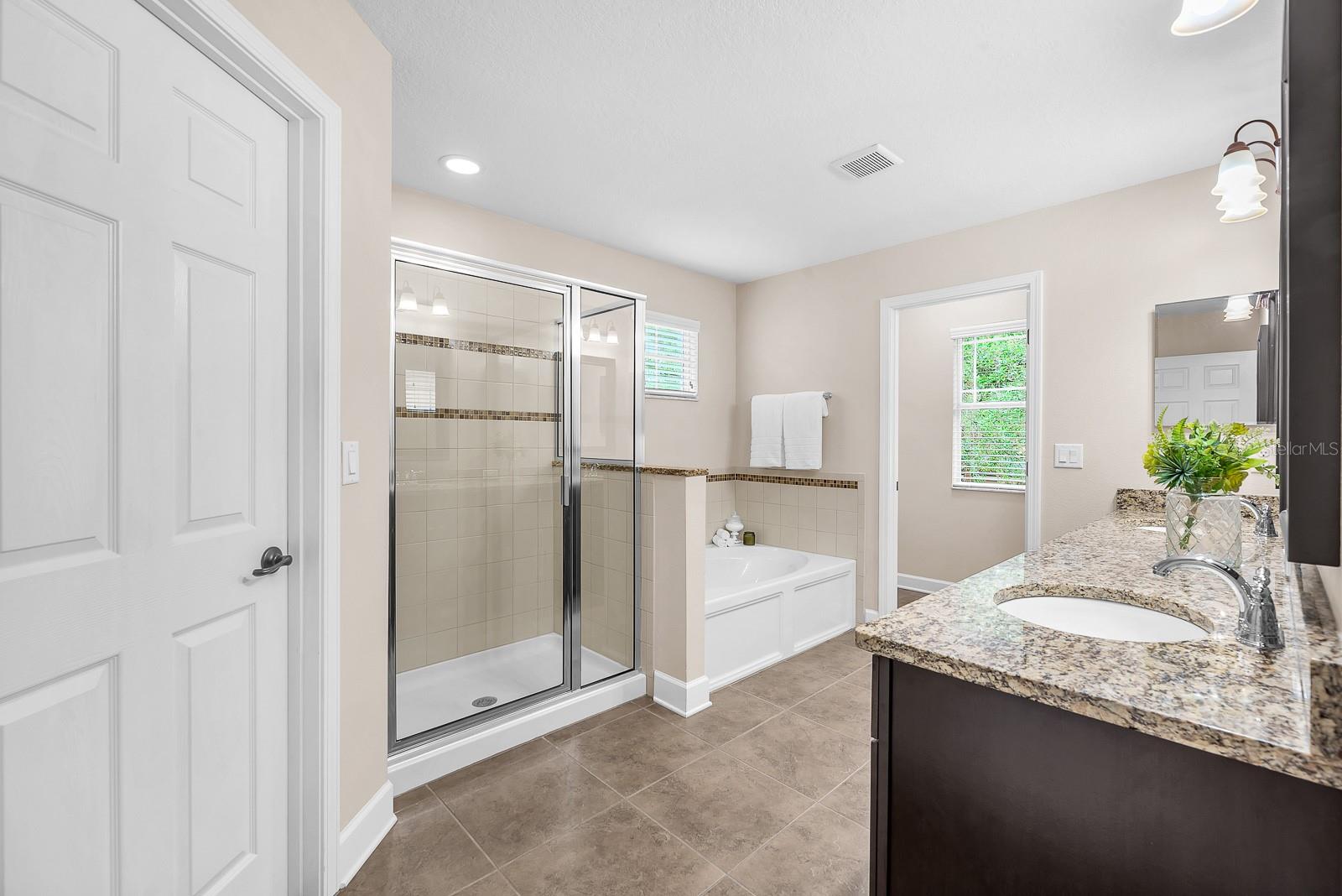 Listing photo id 19 for 5945 Beaconpark Street