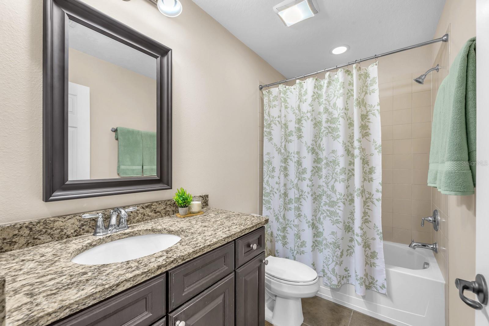 Listing photo id 21 for 5945 Beaconpark Street