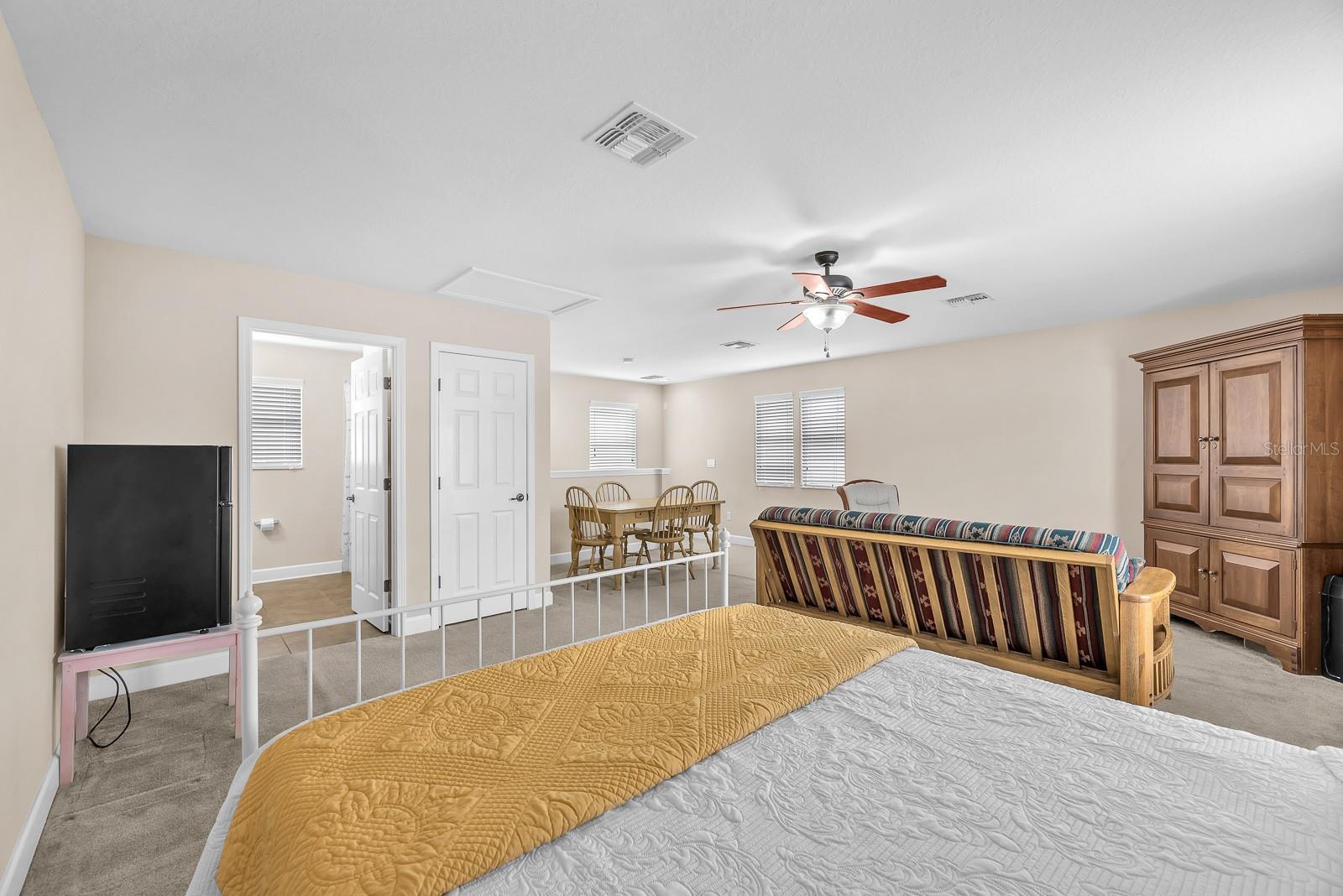 Listing photo id 25 for 5945 Beaconpark Street