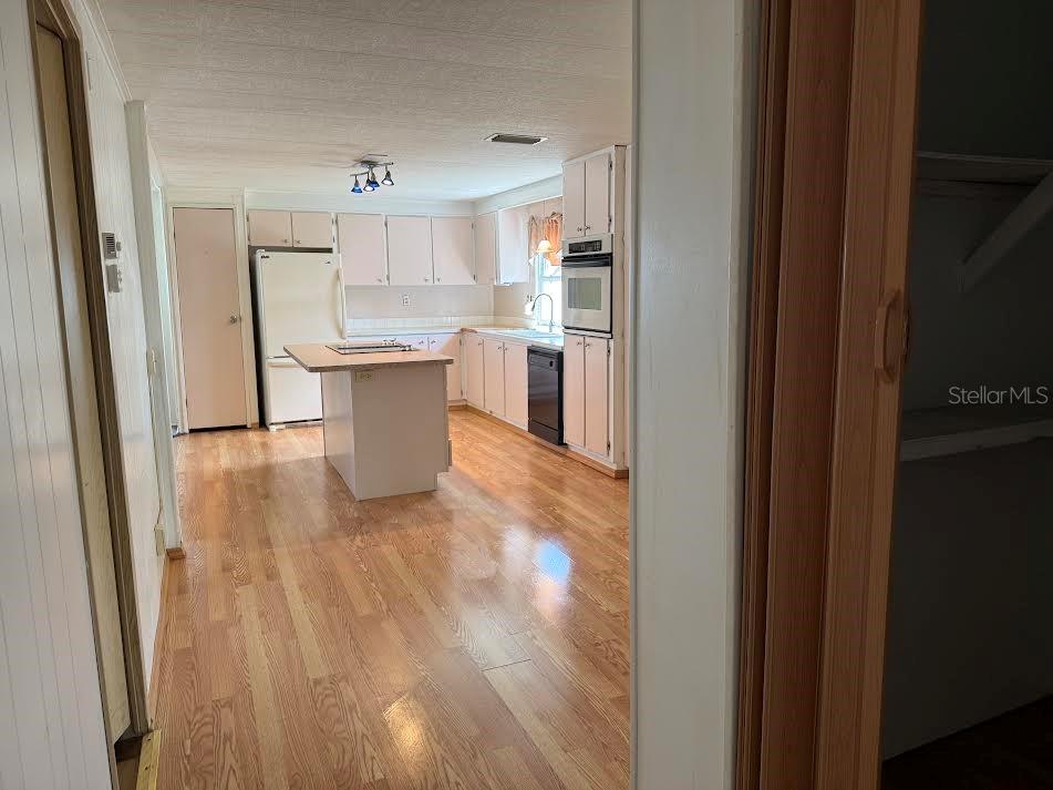 Image 16 of 36 For 5168 Rubber Tree Circle