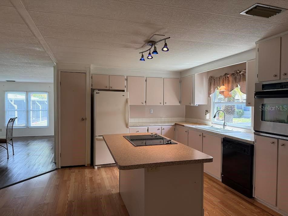 Image 7 of 36 For 5168 Rubber Tree Circle