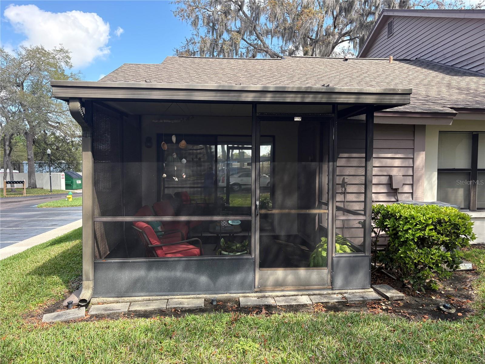 Image 17 of 21 For 811 Oak Park Place