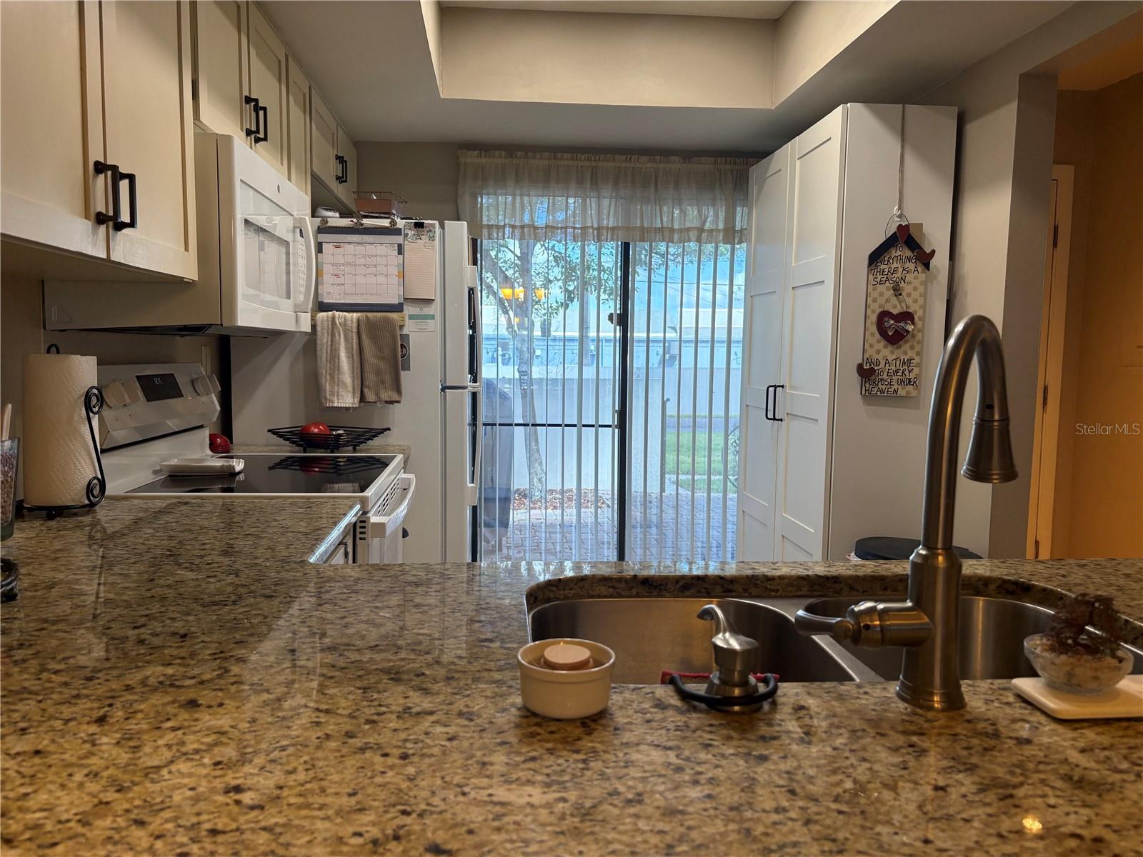 Image 4 of 21 For 811 Oak Park Place