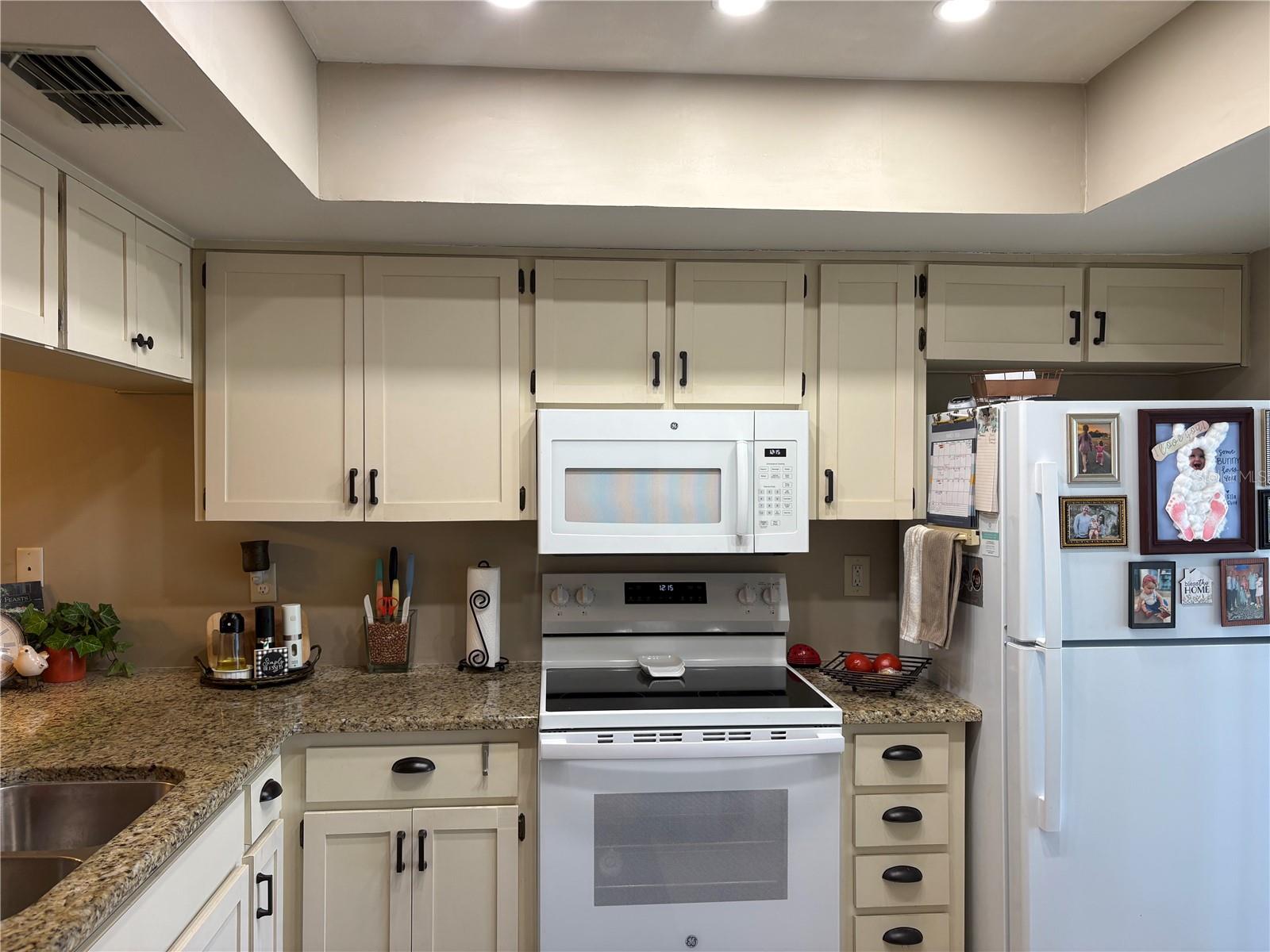 Image 5 of 21 For 811 Oak Park Place