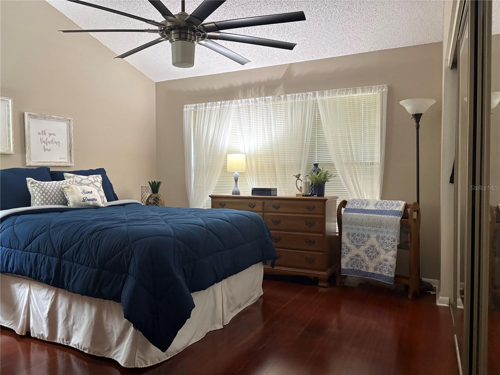 Image 7 of 21 For 811 Oak Park Place