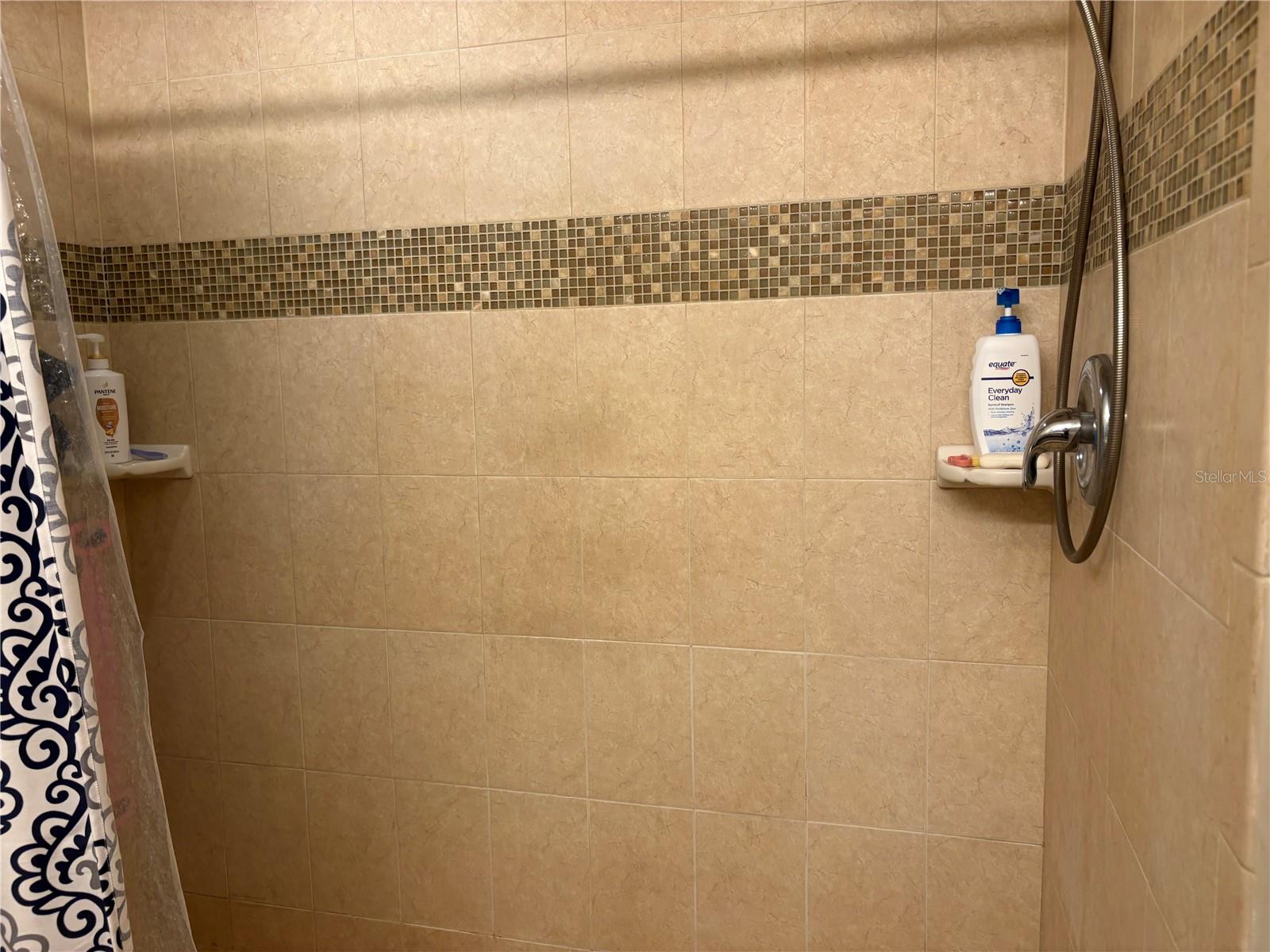 Image 9 of 21 For 811 Oak Park Place