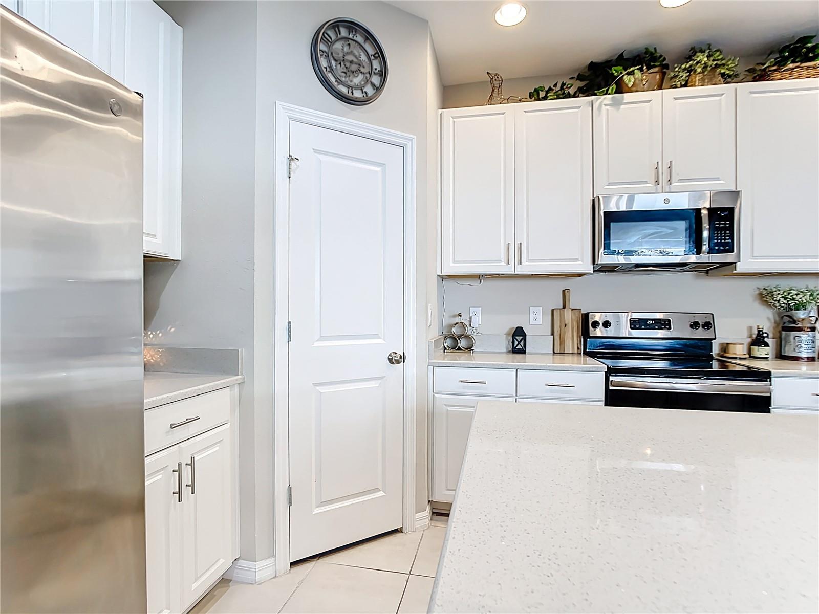 Image 7 of 47 For 10525 Oakside Drive