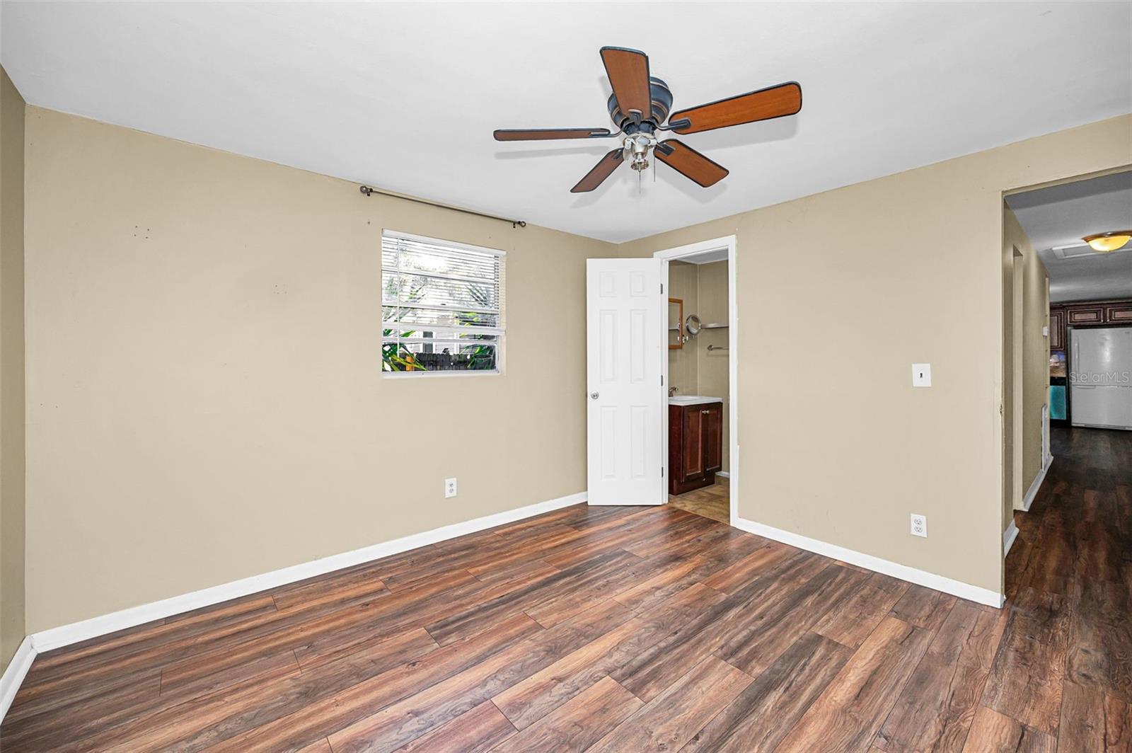 Listing photo id 8 for 504 Belmont Street