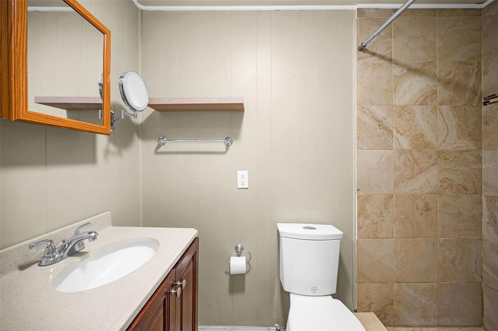 Listing photo id 9 for 504 Belmont Street