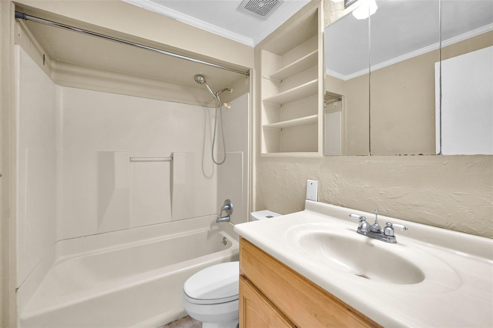 Listing photo id 12 for 504 Belmont Street