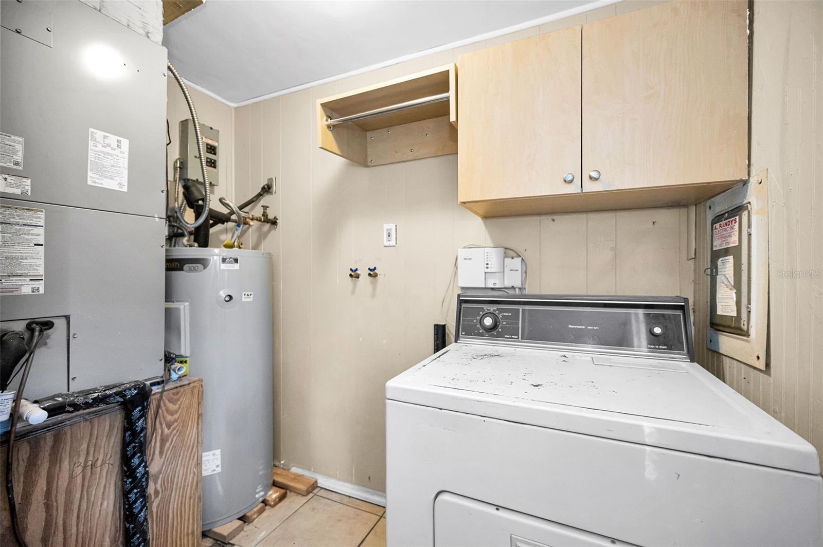 Listing photo id 14 for 504 Belmont Street