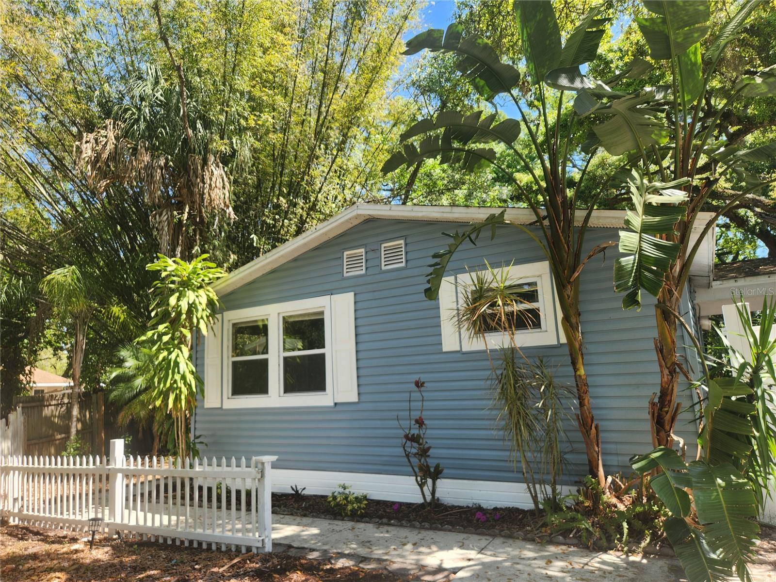 Listing photo id 0 for 504 Belmont Street