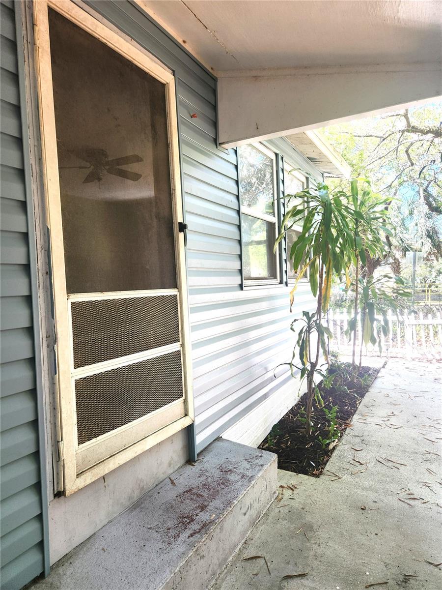 Listing photo id 1 for 504 Belmont Street