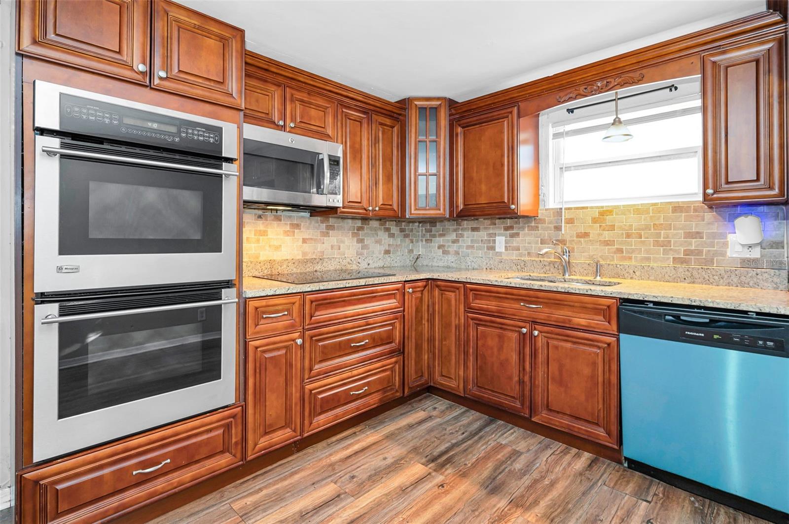 Listing photo id 5 for 504 Belmont Street