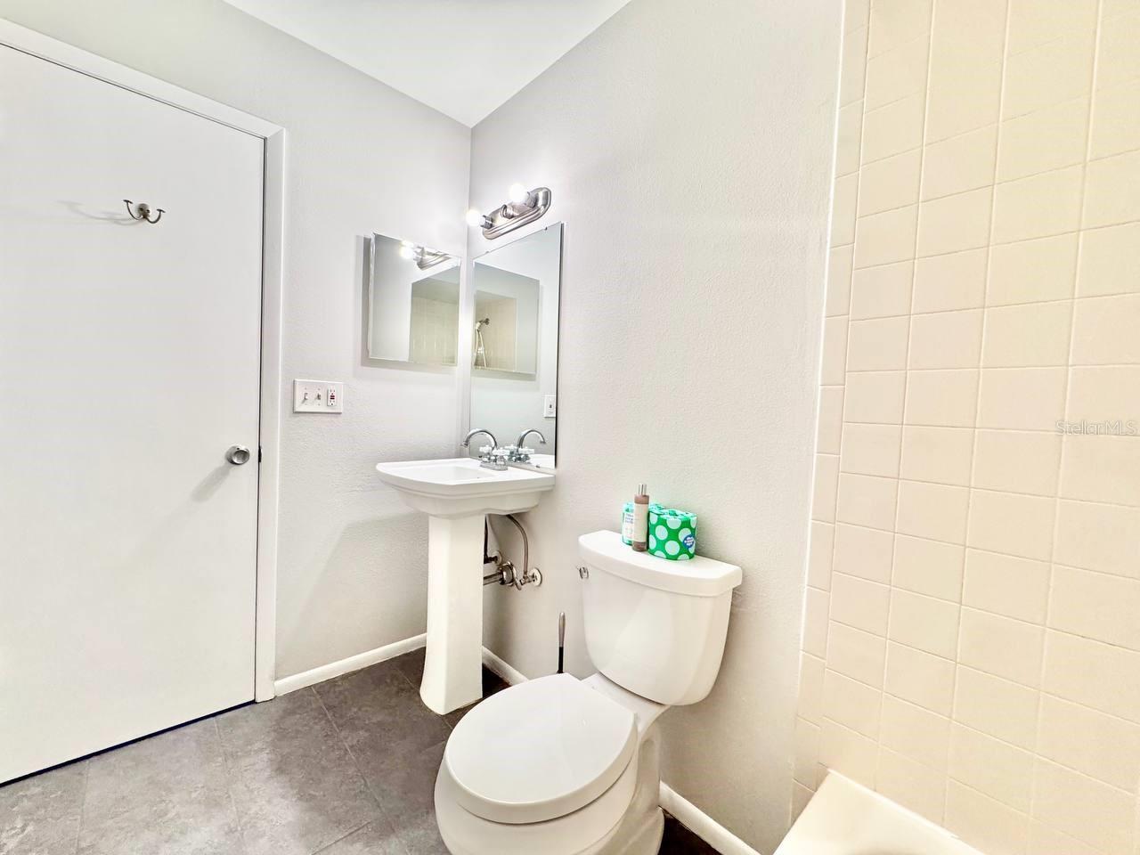 Image 16 of 27 For 5124 Gainsville Drive