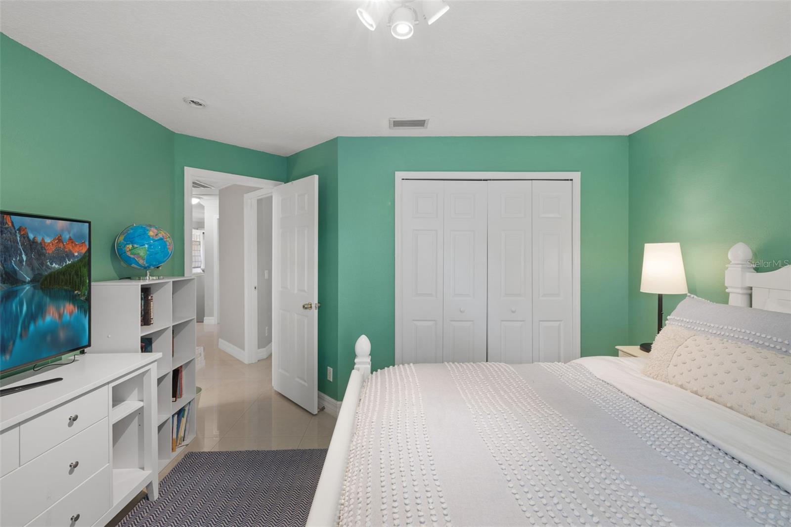 Image 23 of 47 For 1804 Erna Drive