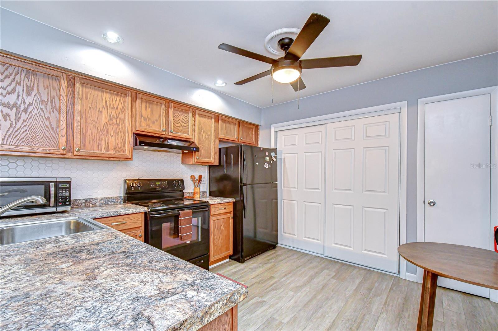 Image 19 of 42 For 13402 Pine Lake Way 202b