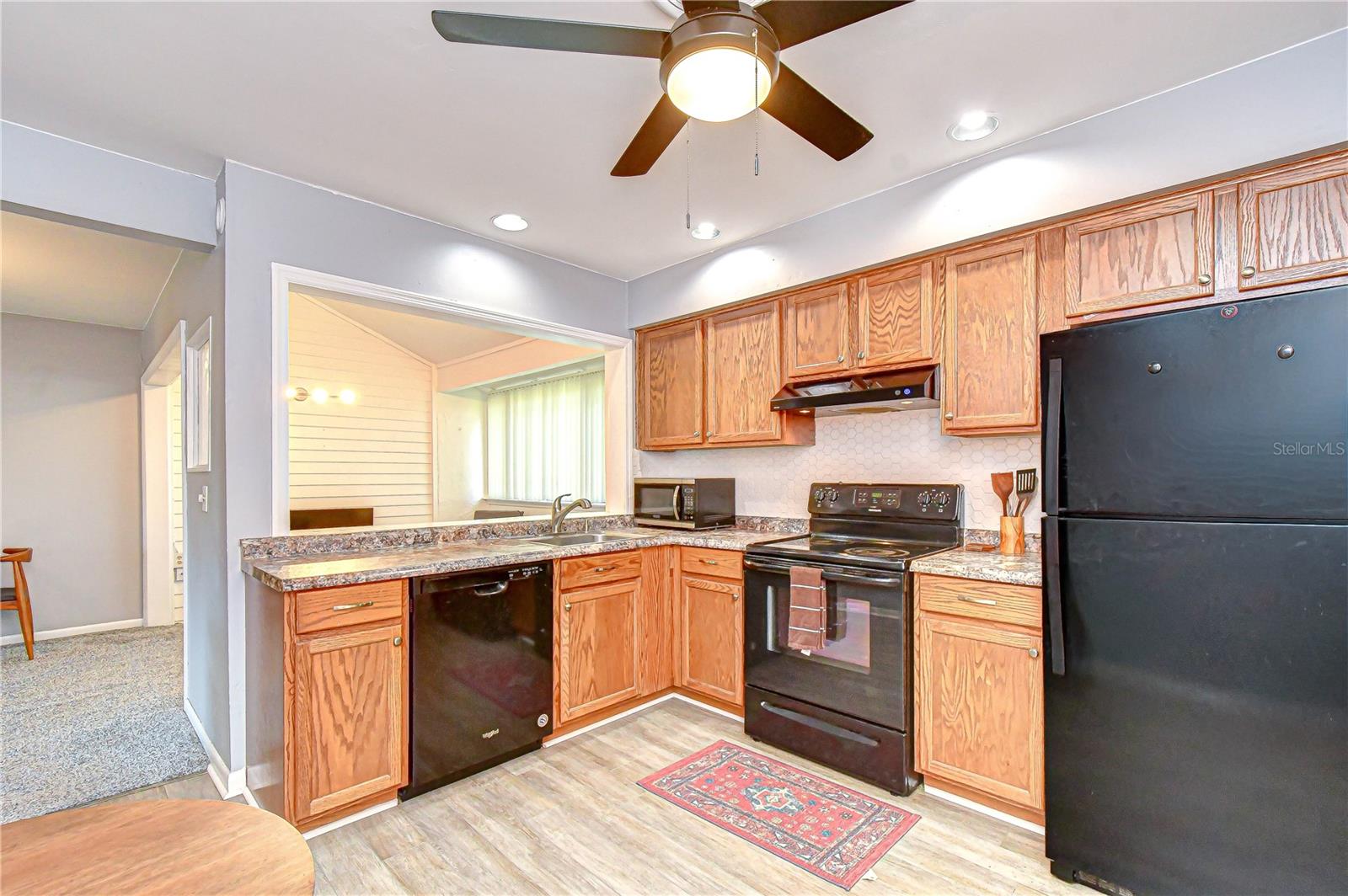 Image 21 of 42 For 13402 Pine Lake Way 202b