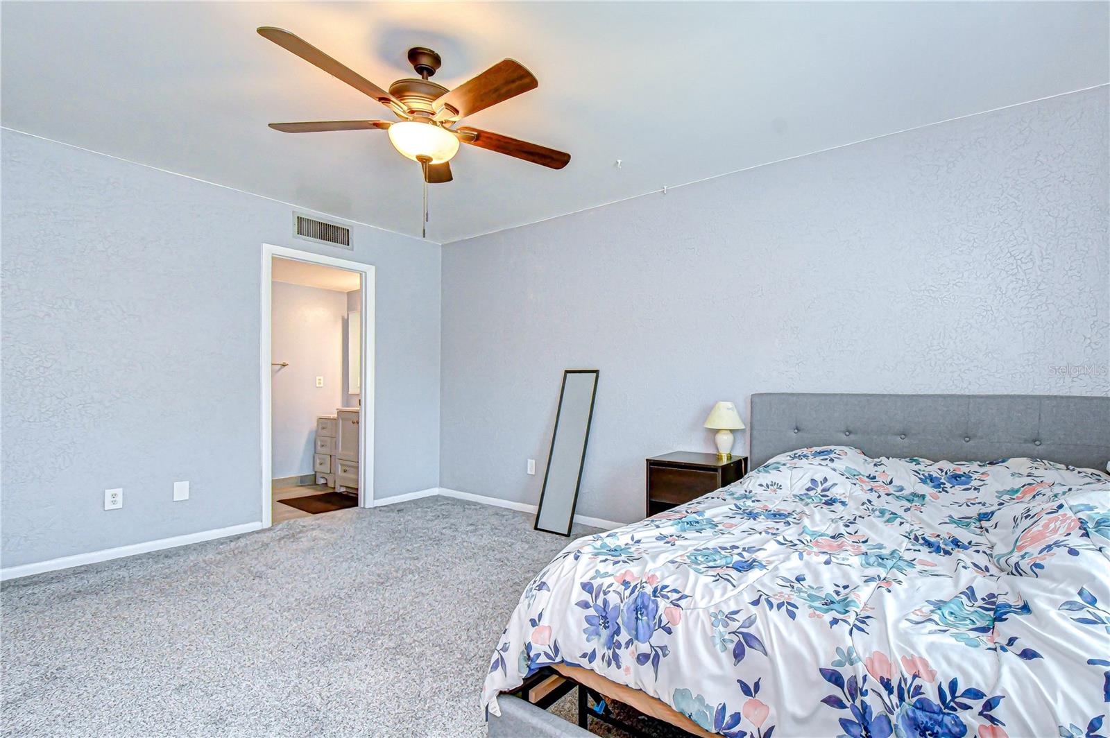 Image 31 of 42 For 13402 Pine Lake Way 202b