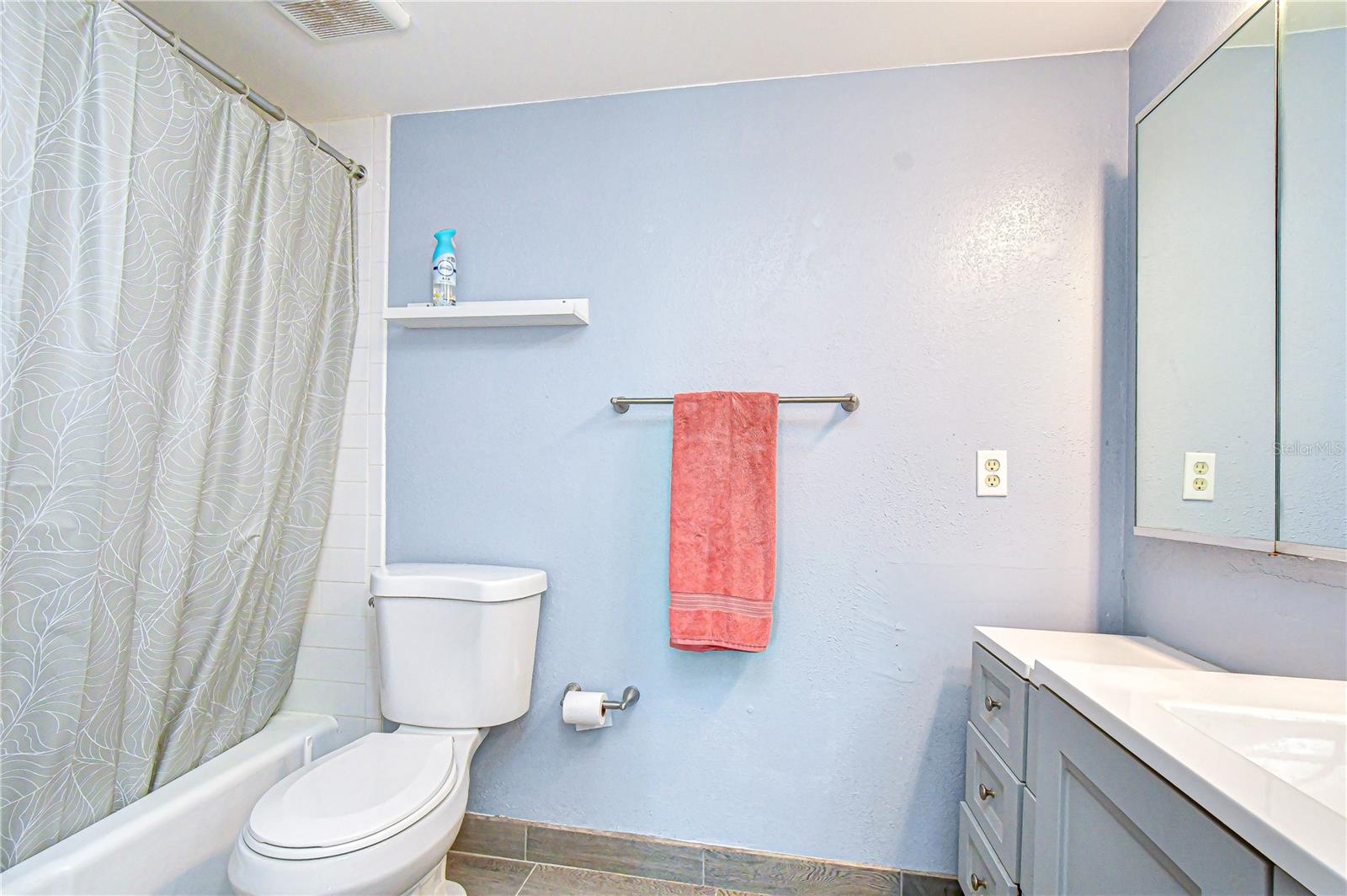 Image 33 of 42 For 13402 Pine Lake Way 202b