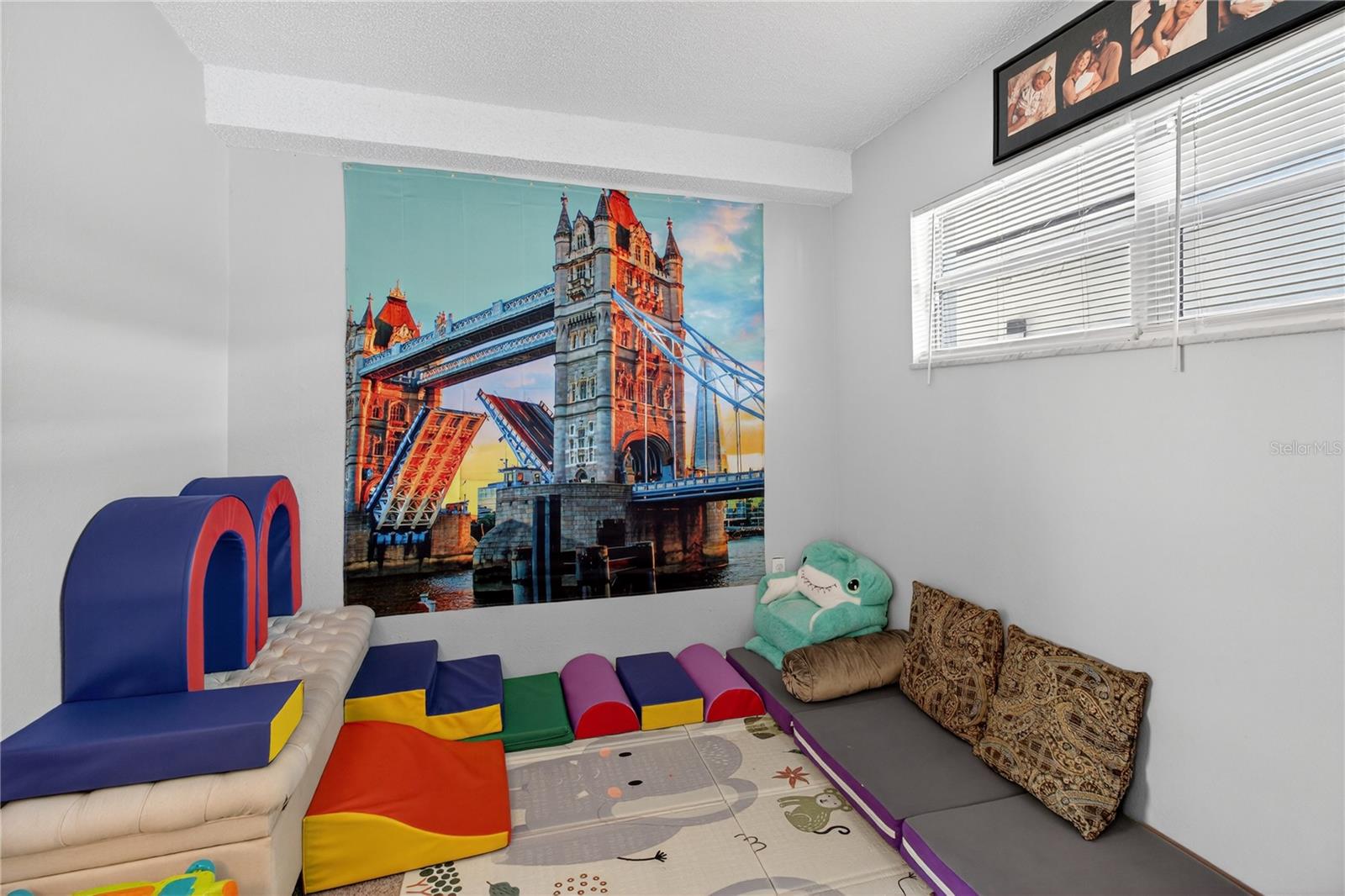 Image 27 of 54 For 1146 King Arthur Court 110