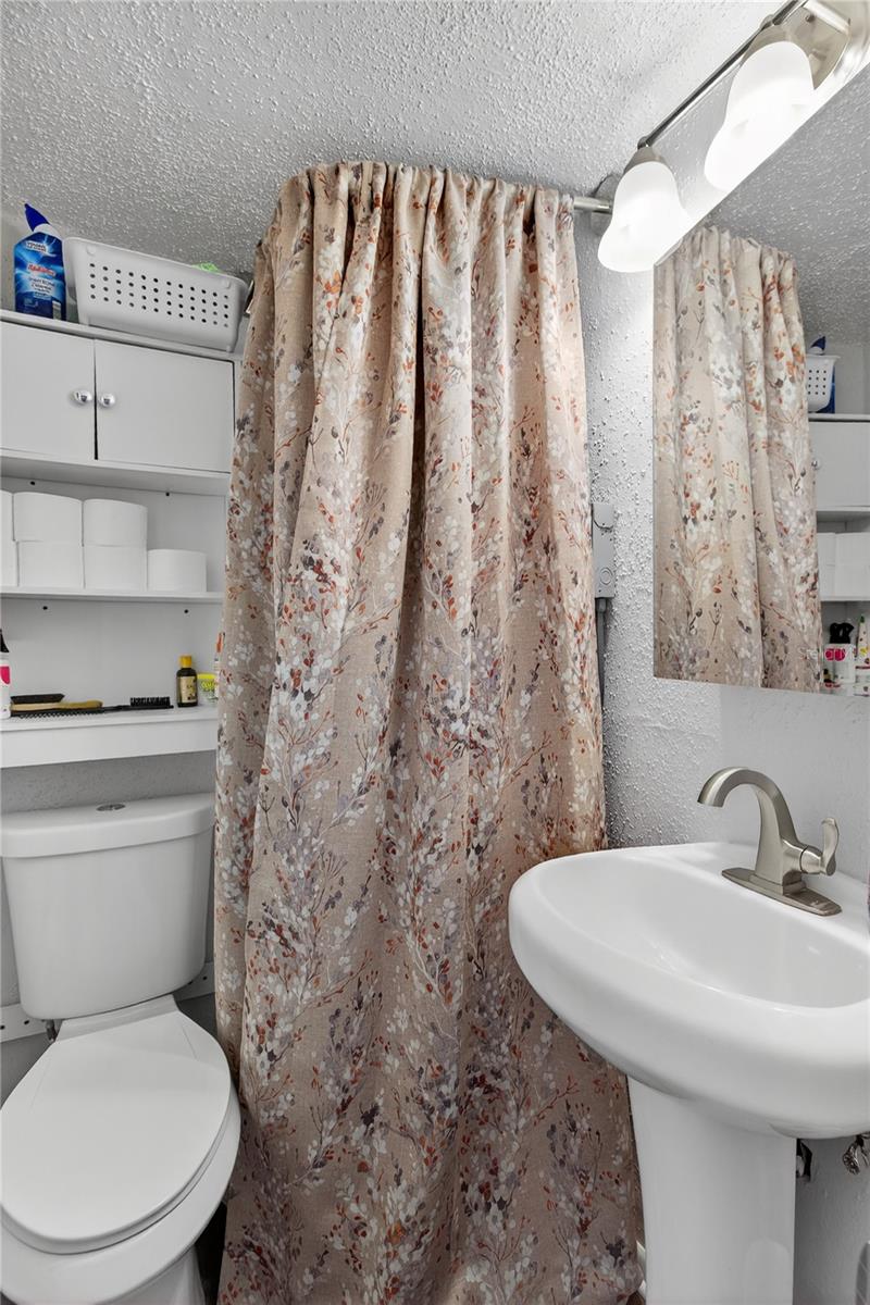 Image 28 of 54 For 1146 King Arthur Court 110