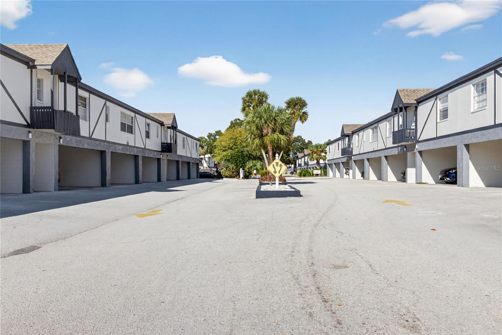 Image 4 of 54 For 1146 King Arthur Court 110